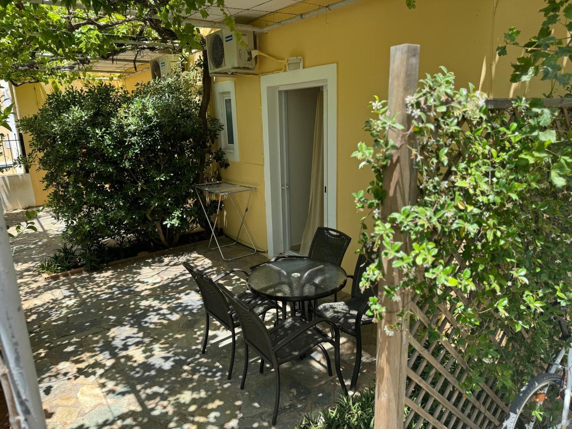 Michalis Studios Palaiochora Exterior photo
